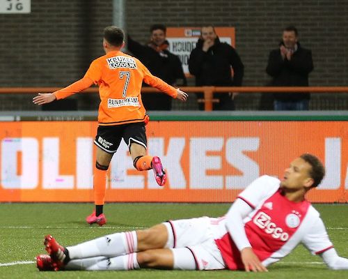 Sublieme Volendammers rekenen af met Jong Ajax