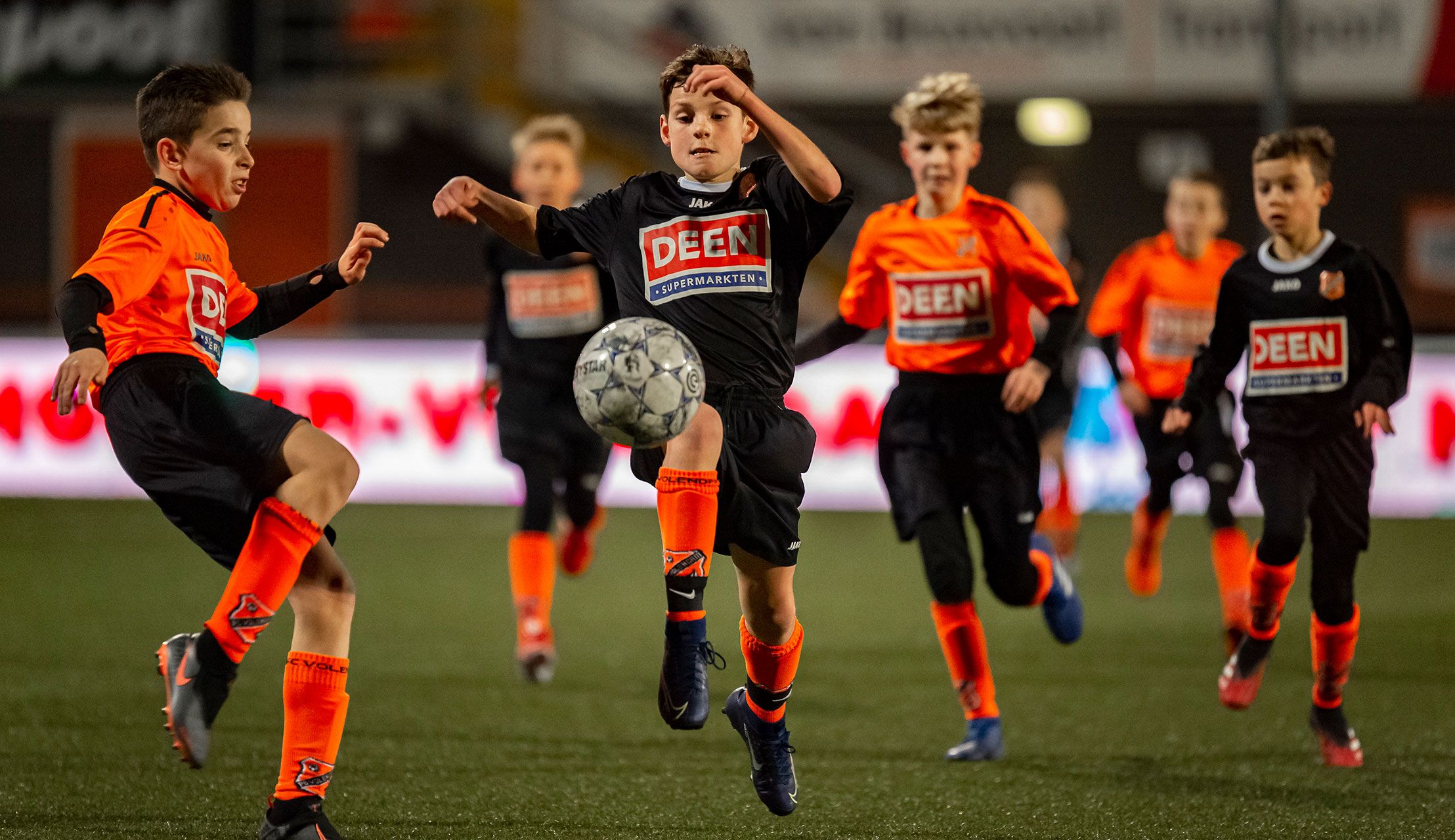 Meiden VV Oosthuizen en jongens SVW '27 door naar de halve finale Deen Cup