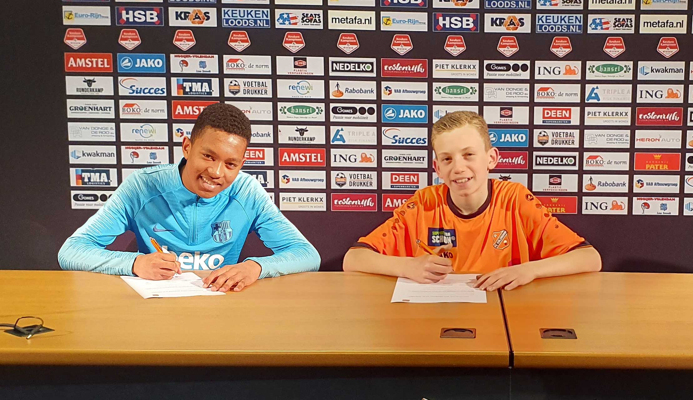Jozhua Vertrouwd en Ilyes Mekkaoui toegevoegd aan jeugdopleiding