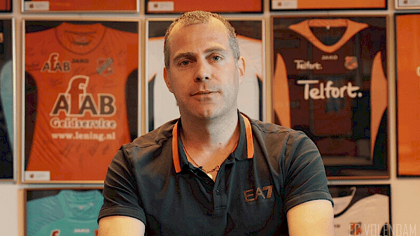 Kees Mooijer; dé verzamelaar van FC Volendam-shirts