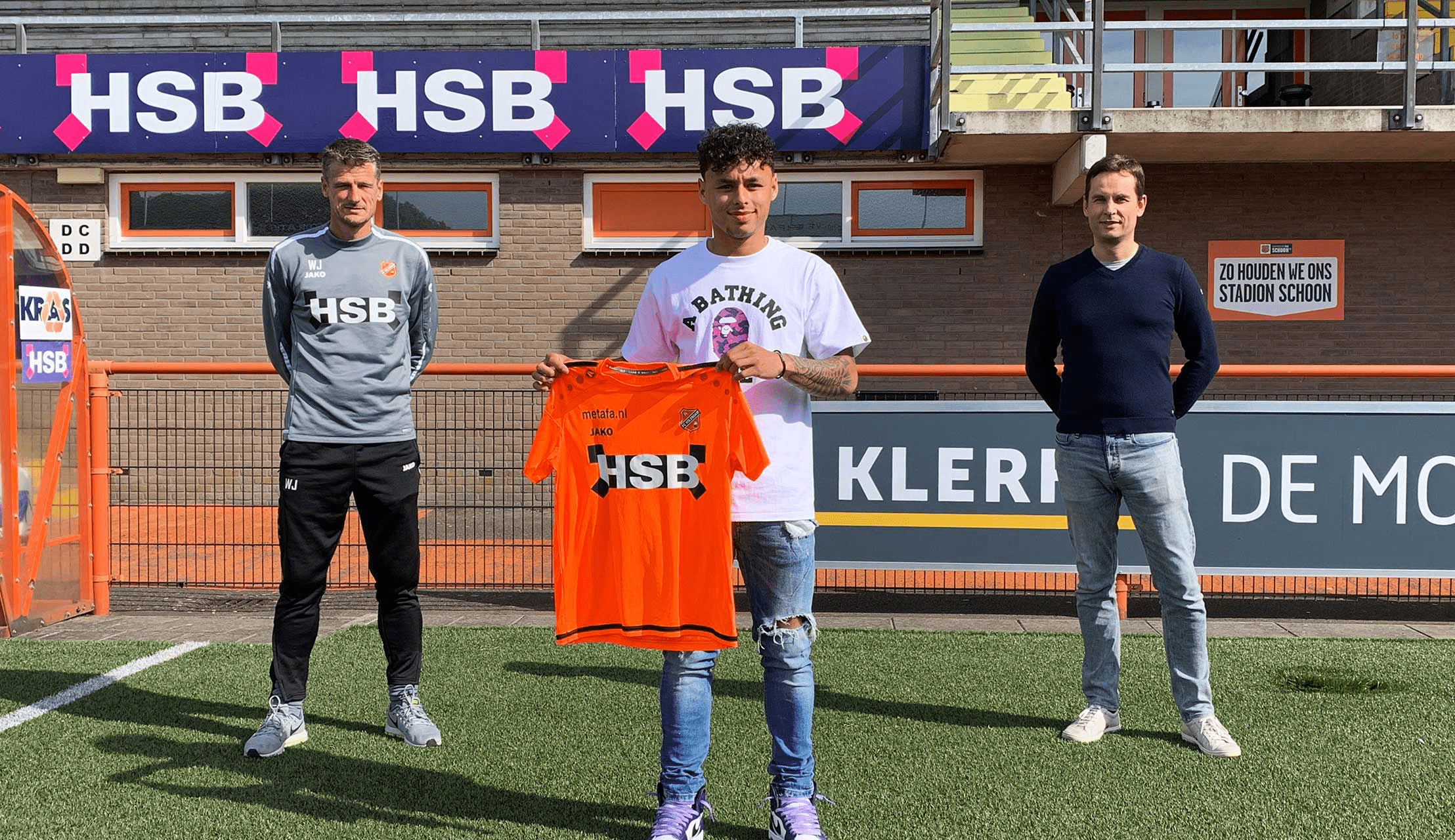 Eerste profcontract voor Dean James bij FC Volendam