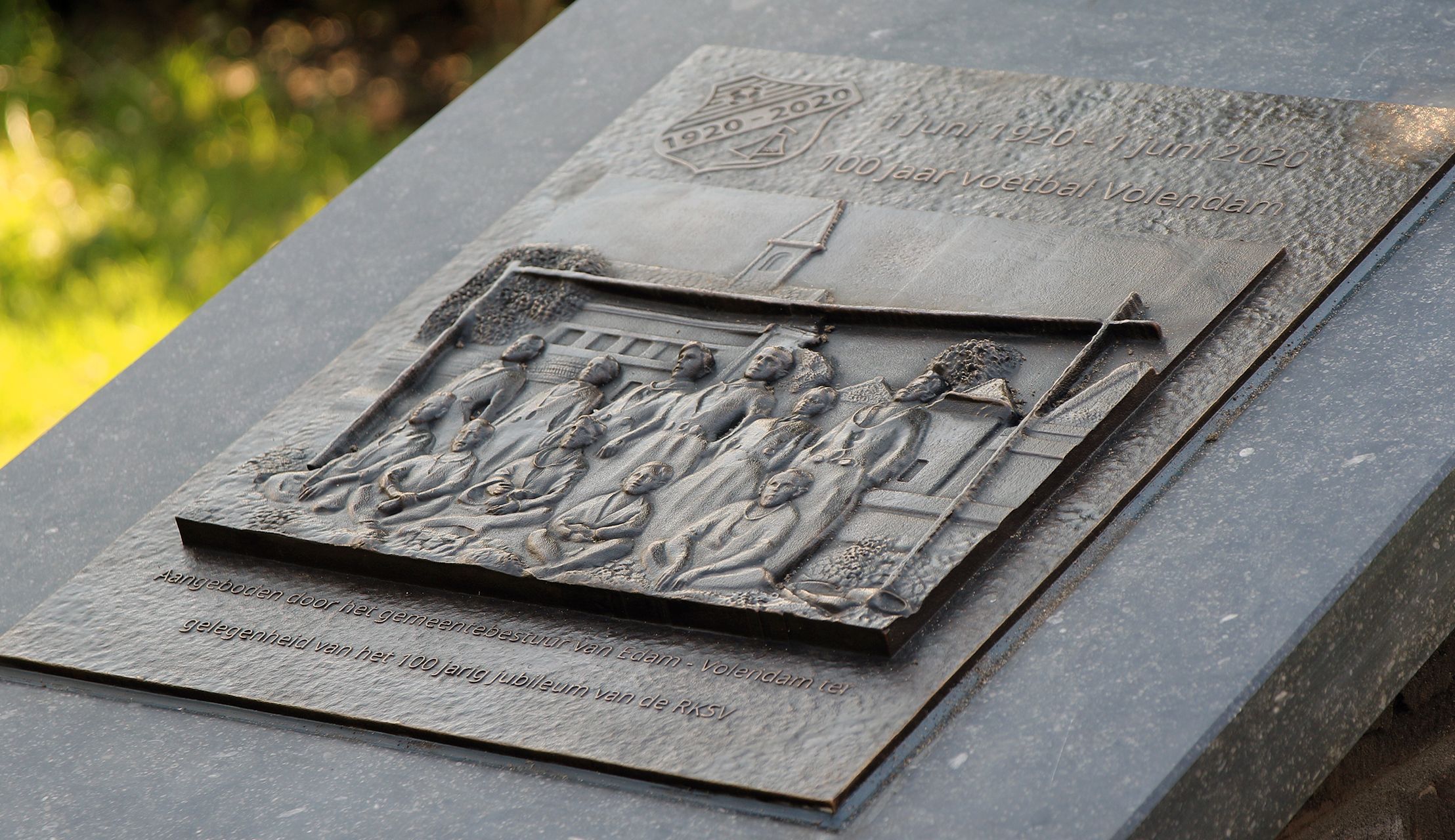 Onthulling plaquette ‘100 jaar voetbal in Volendam’