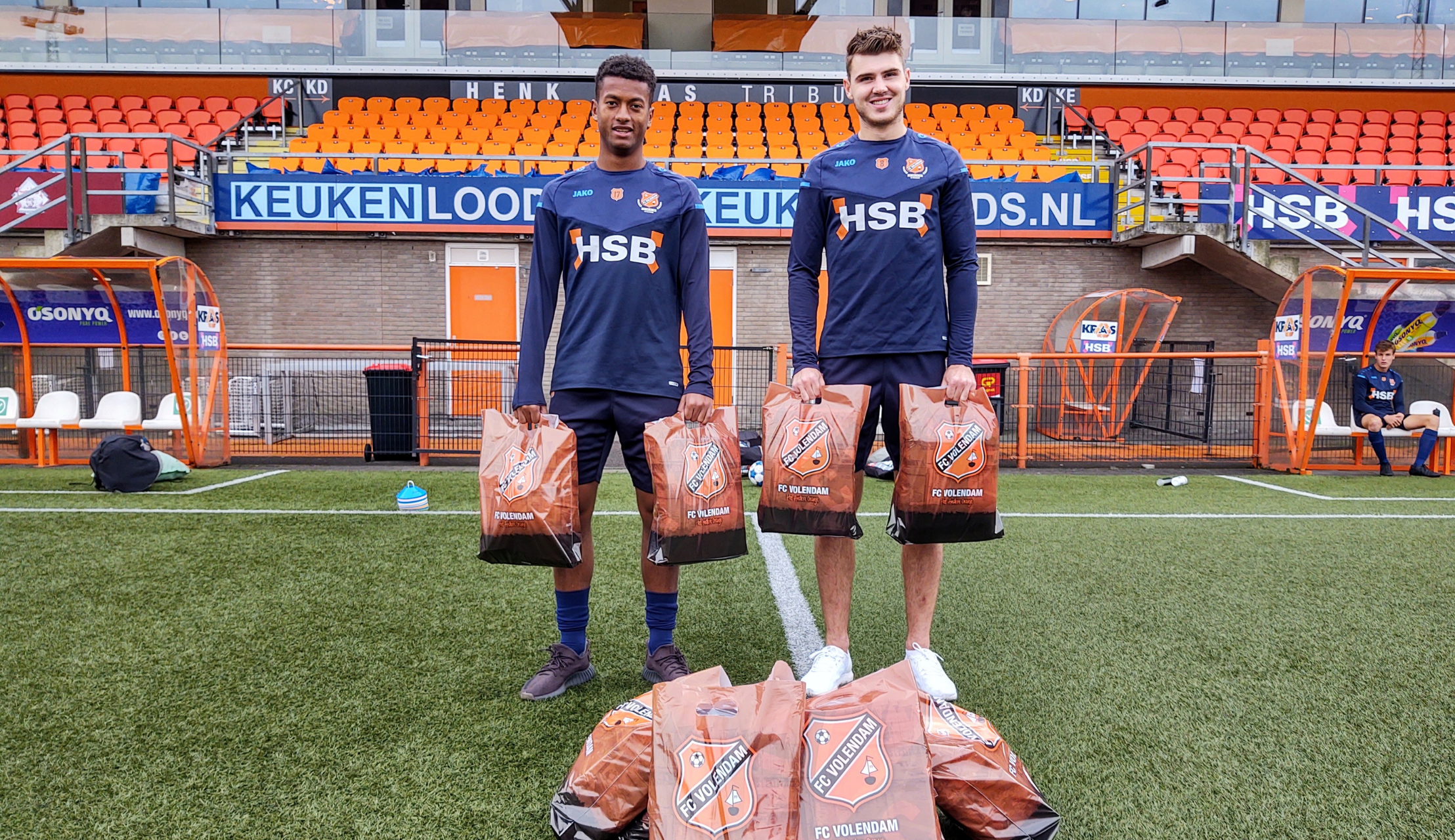 FC Volendam schenkt verrassingspakket aan kinderen uit arme gezinnen