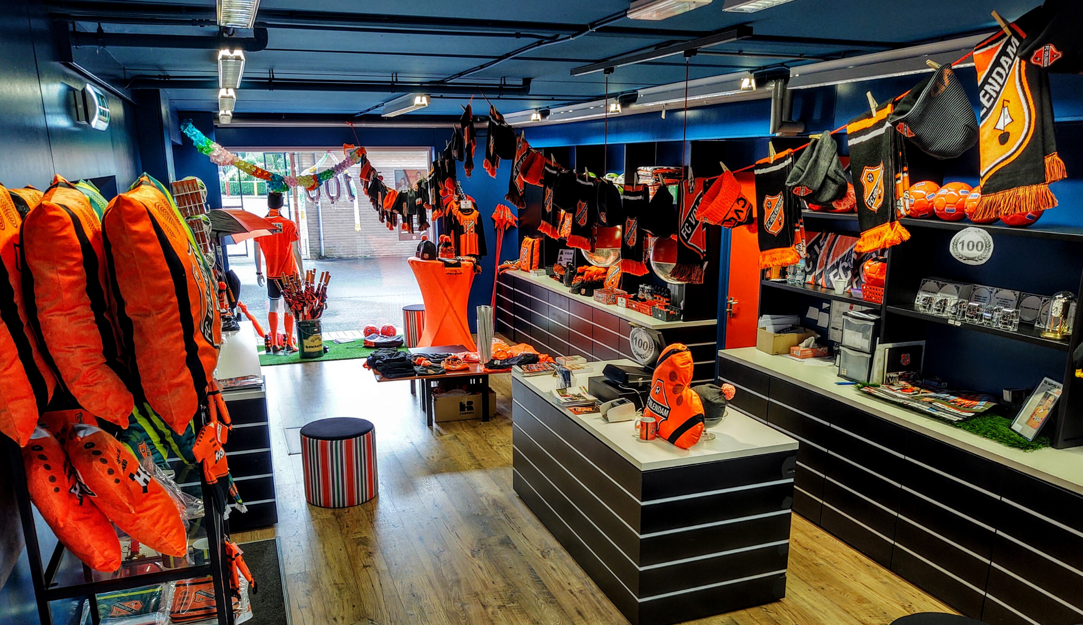 Fanshop FC Volendam geopend; maak een afspraak