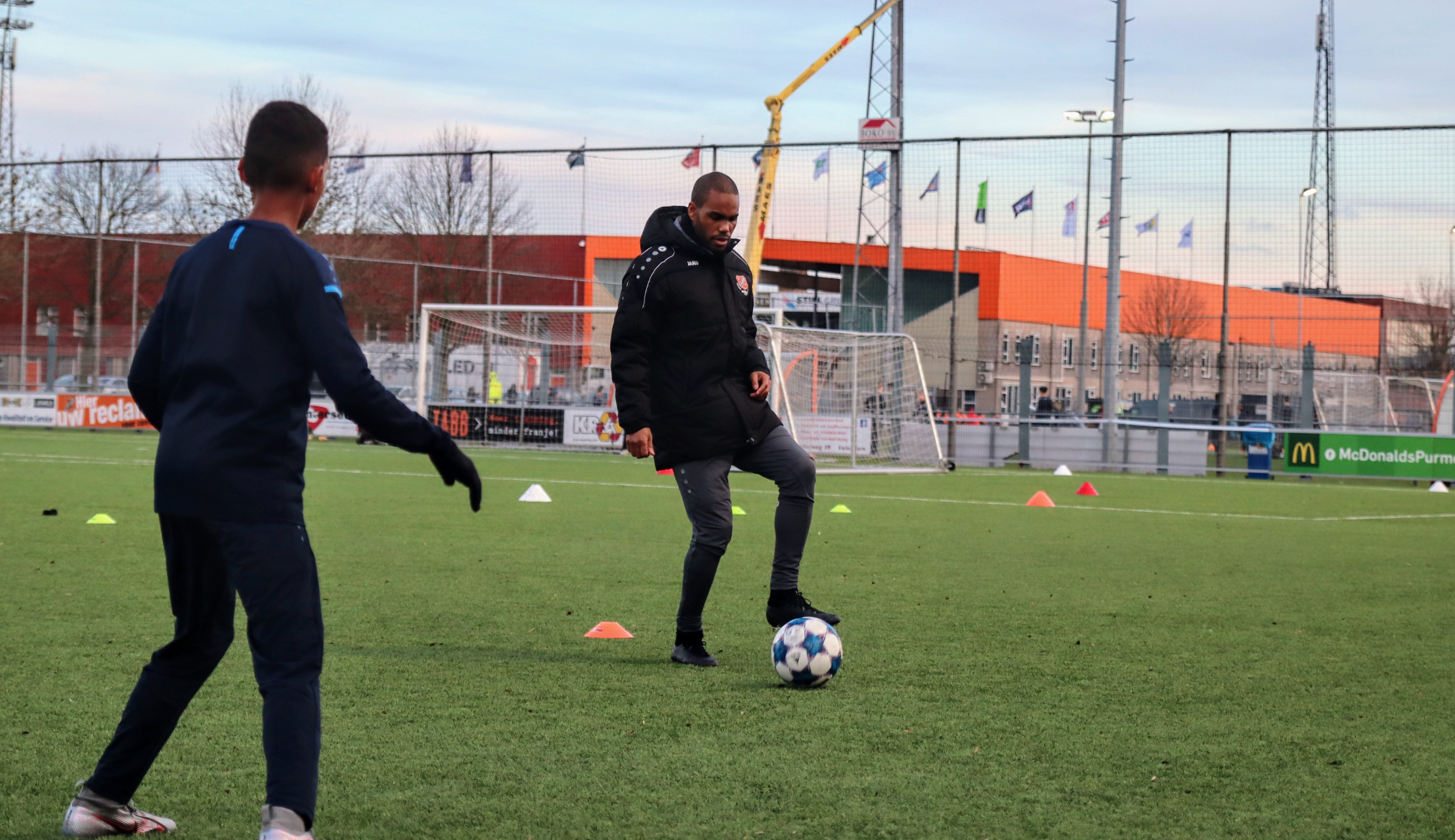 Selectiespelers als trainer én boegbeeld voor de jeugdopleiding