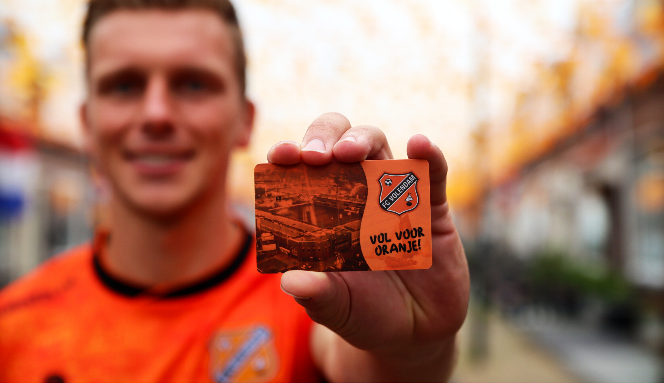 Fanshop extra geopend om seizoenkaarten en shirts af te halen