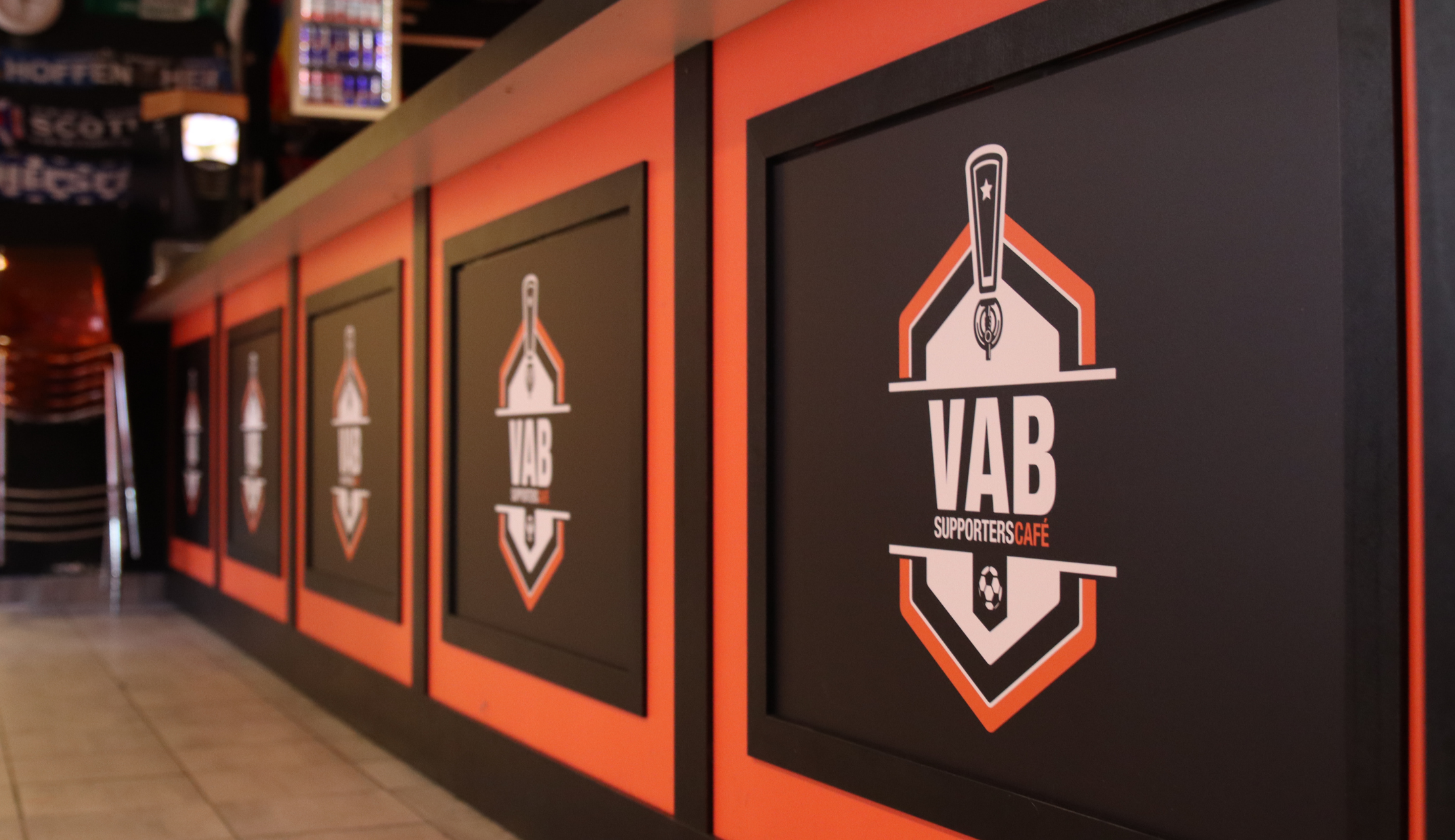 VAB Afbouw toont sympathie voor fans FC Volendam en draagt naam van Supporterscafé