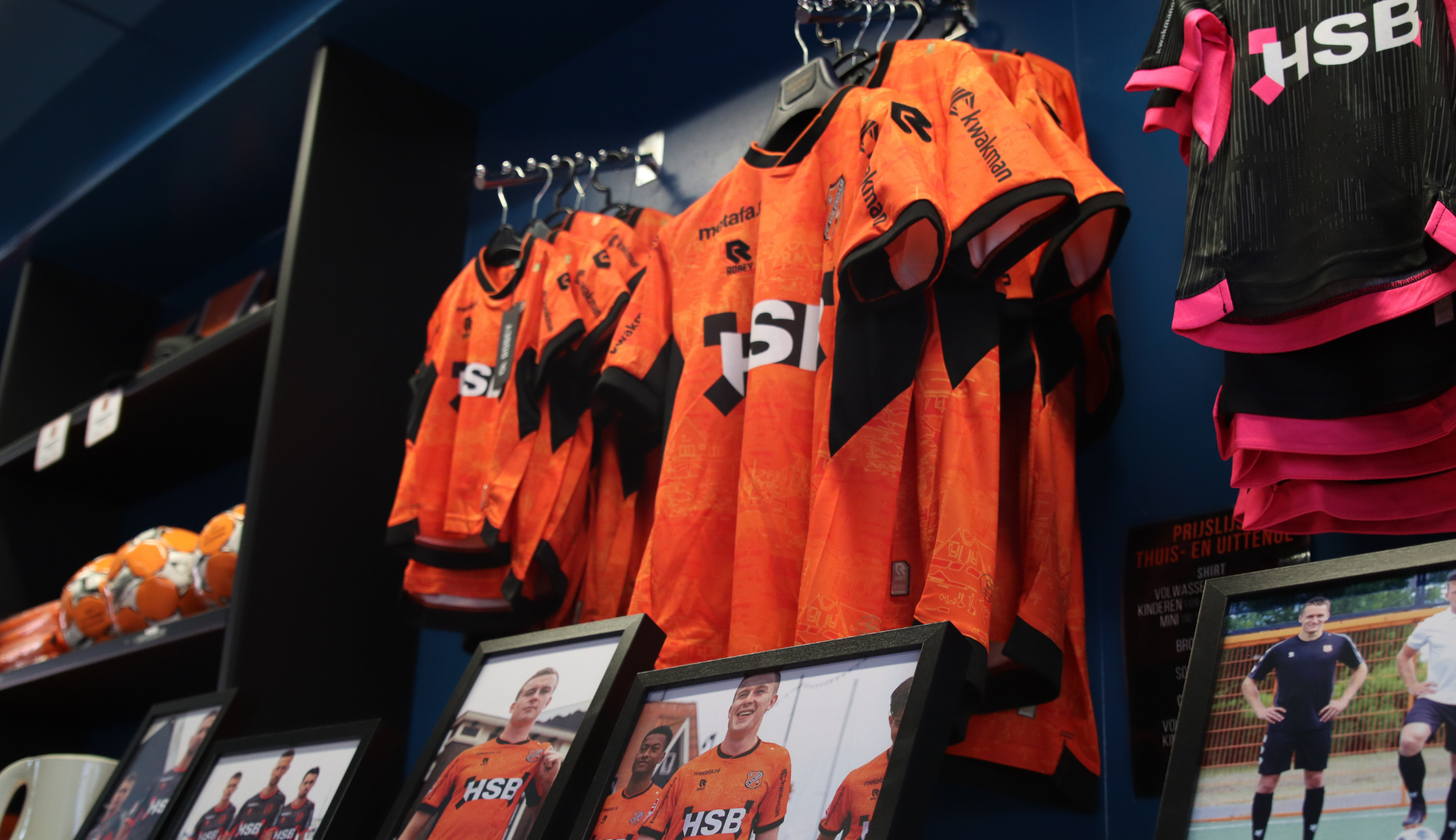 Op 3, 4 en 8 september fanshop gesloten