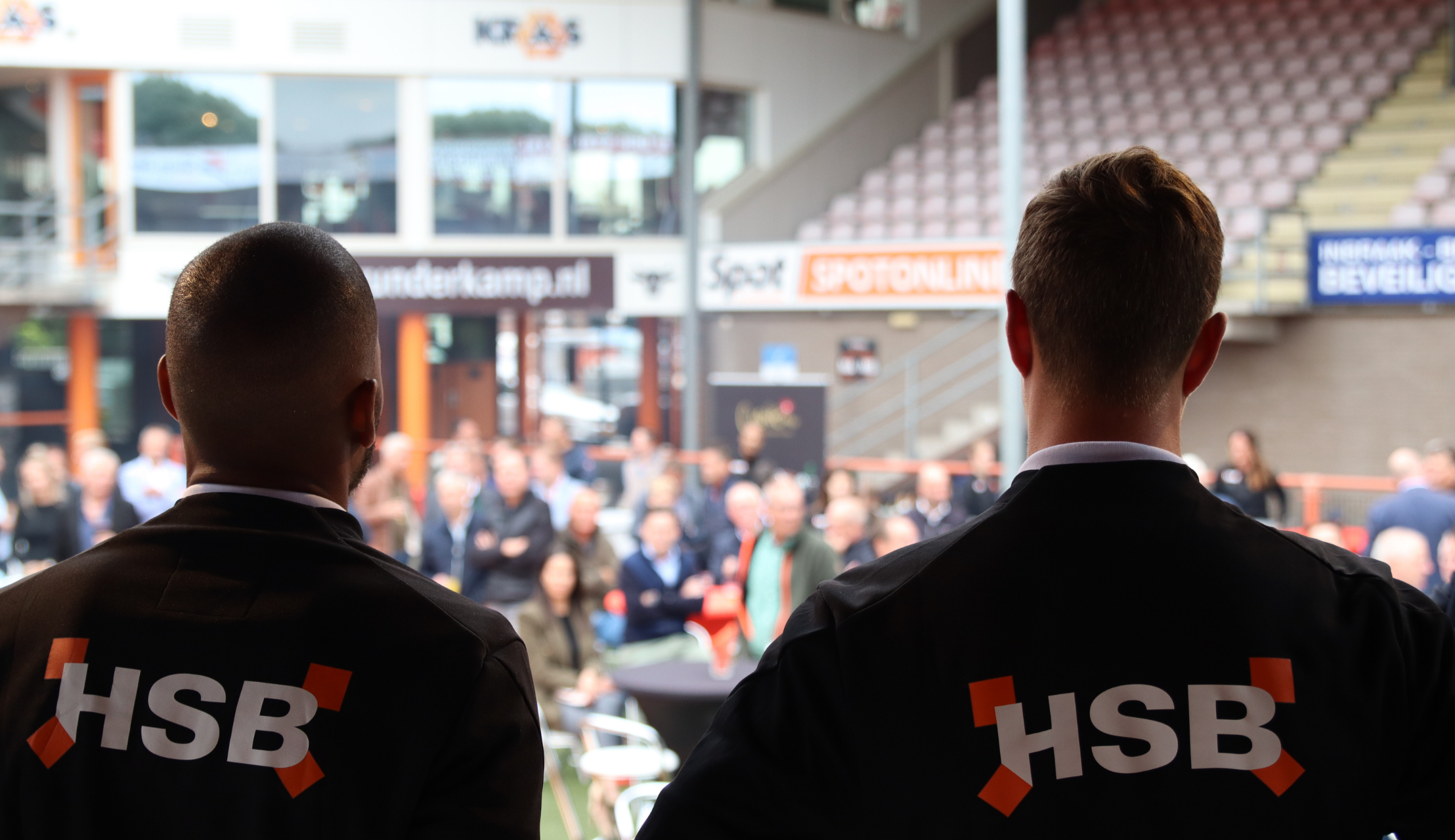 Spelerspresentatie & BBQ bij geslaagd business kick-offevent