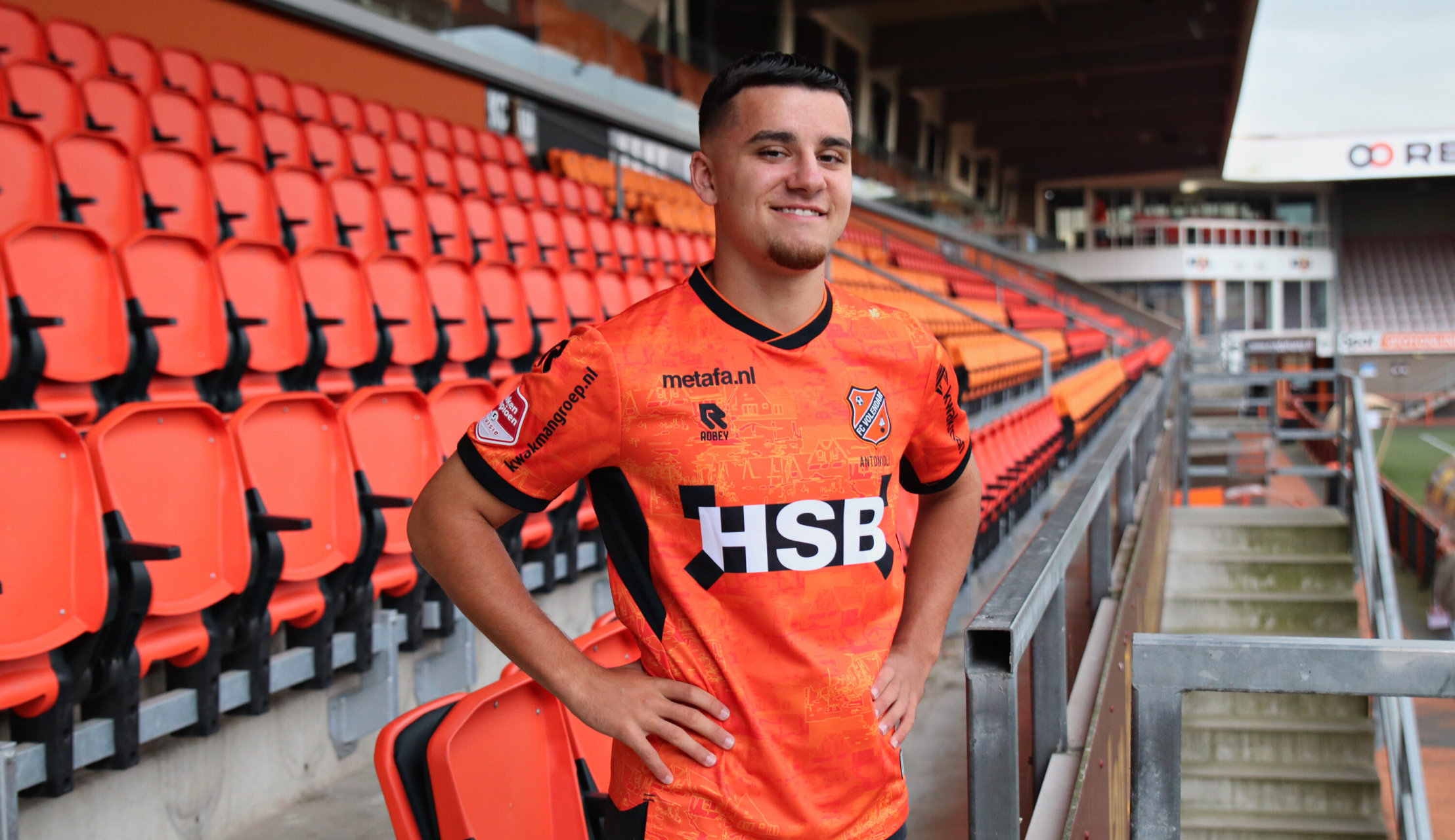 Joey Antonioli tekent eerste contract bij FC Volendam