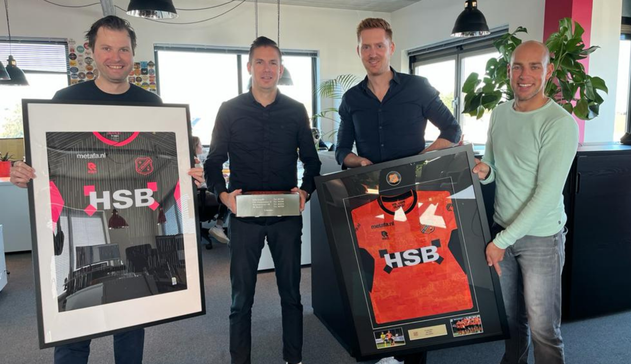 FC Volendam verrast QStylez met ingelijste shirts