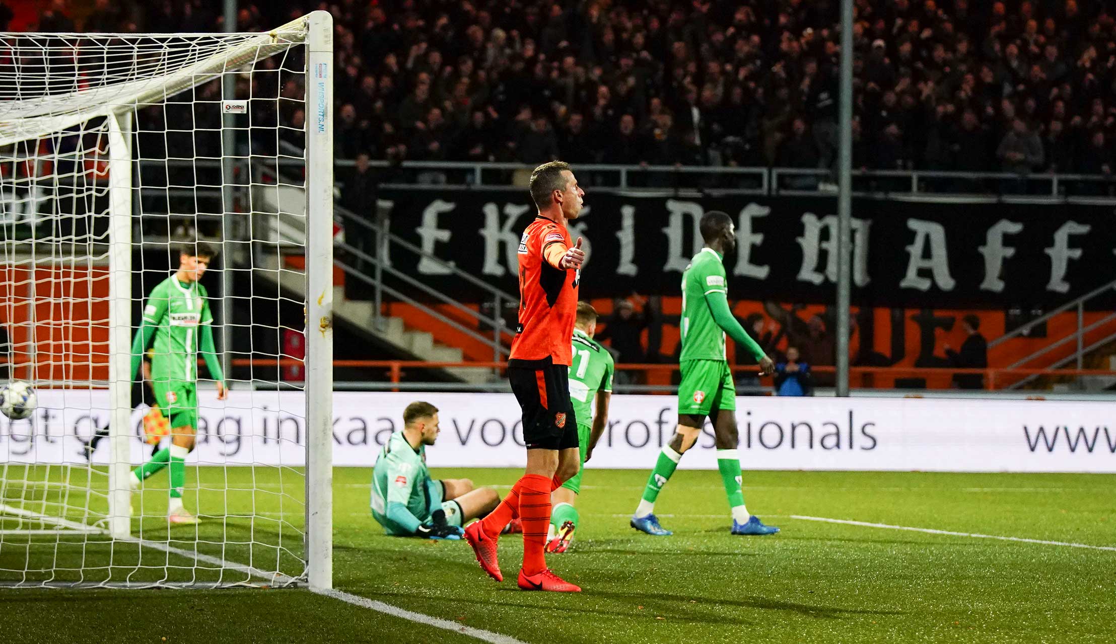 FC Volendam - FC Dordrecht: 4 - 2 (2 - 1)