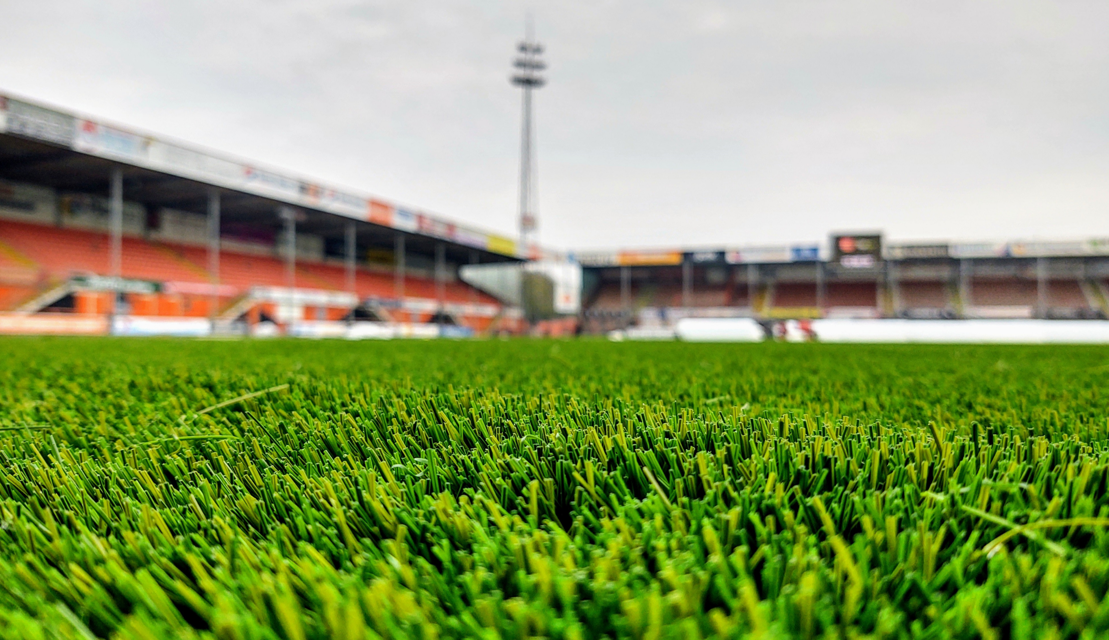 Veld in Kras Stadion weer groen
