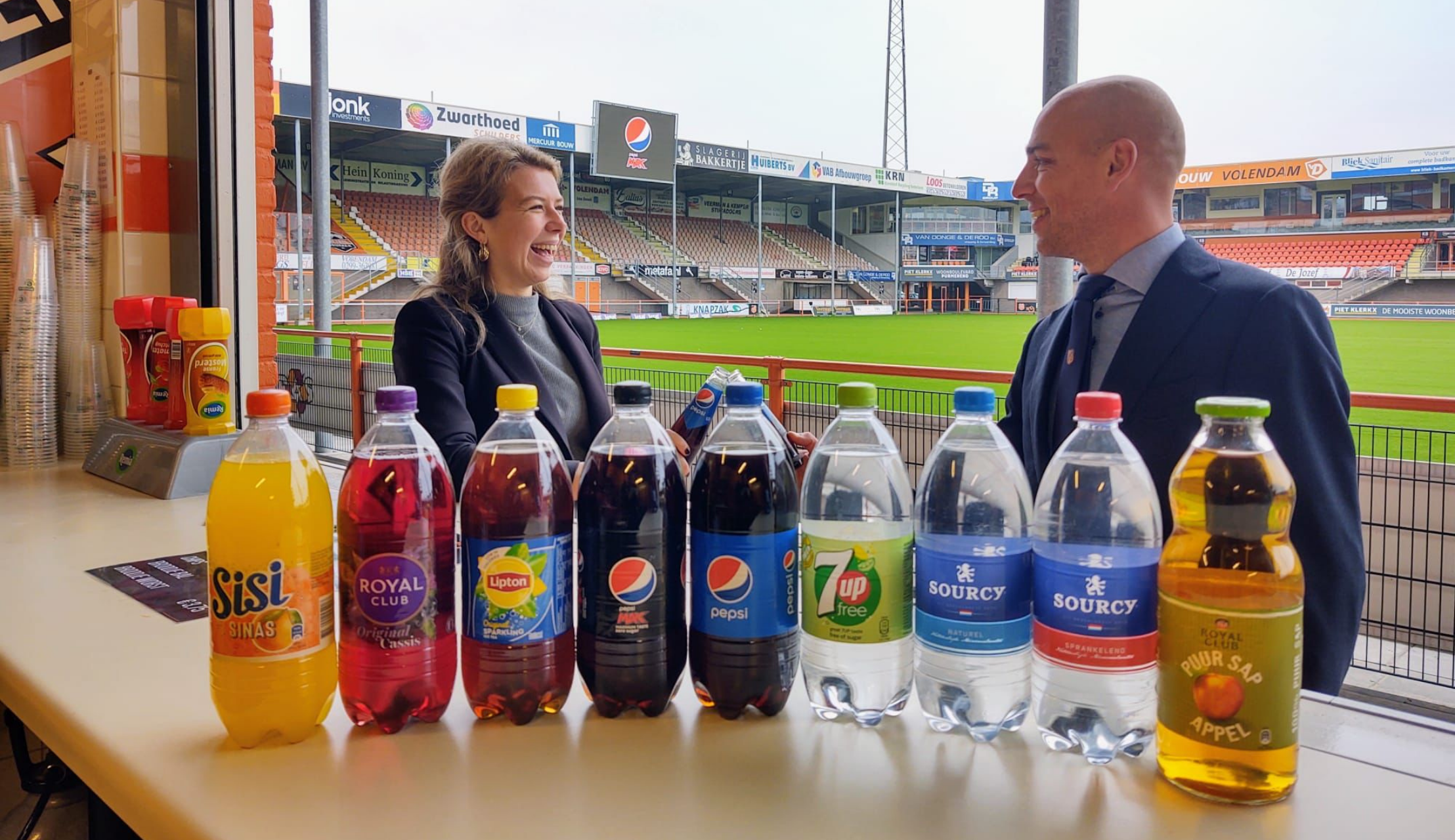 Vrumona en FC Volendam proosten op vernieuwde samenwerking