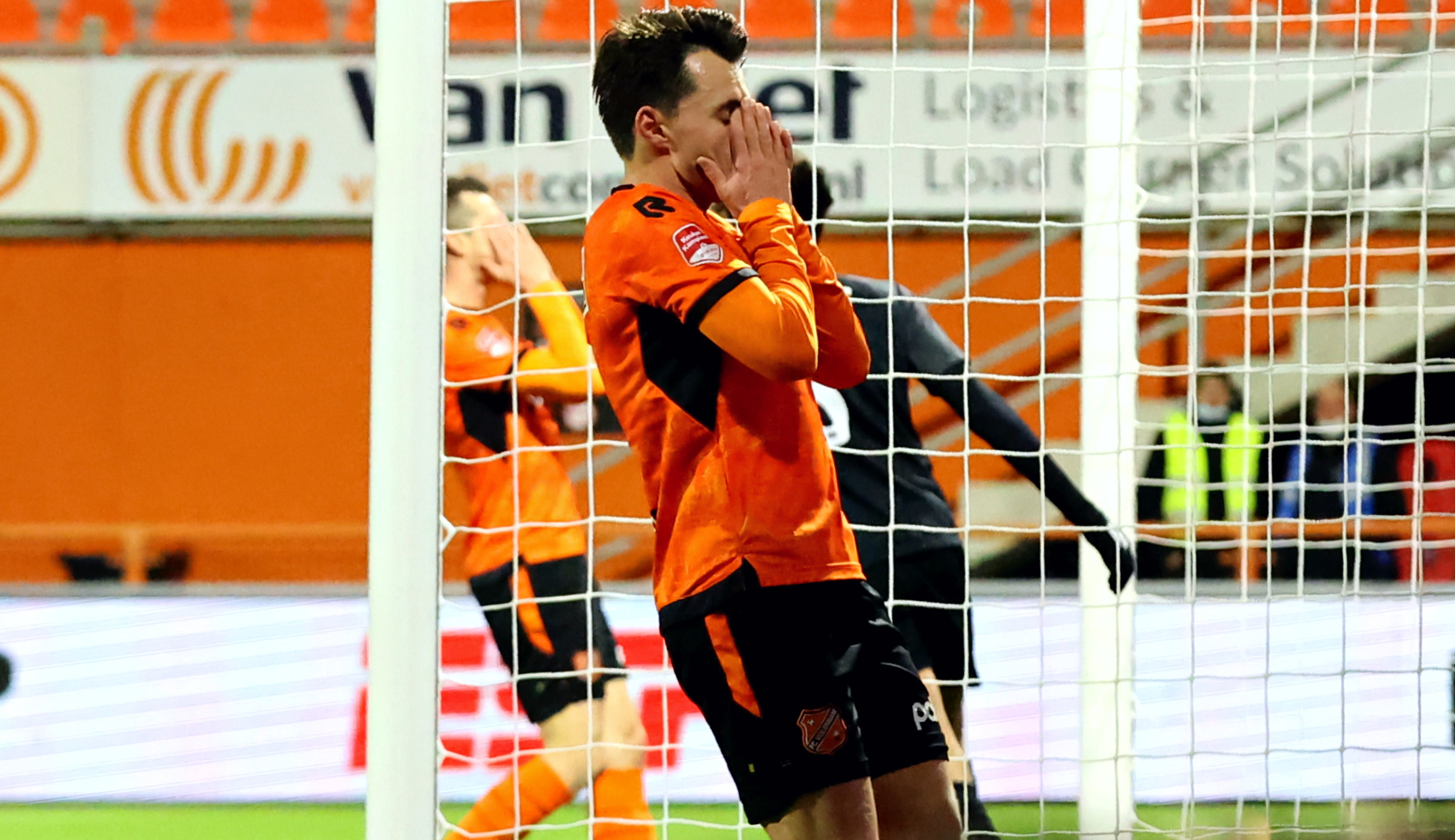 Veiligheid fans en spelers in geding: FC Emmen - FC Volendam afgelast