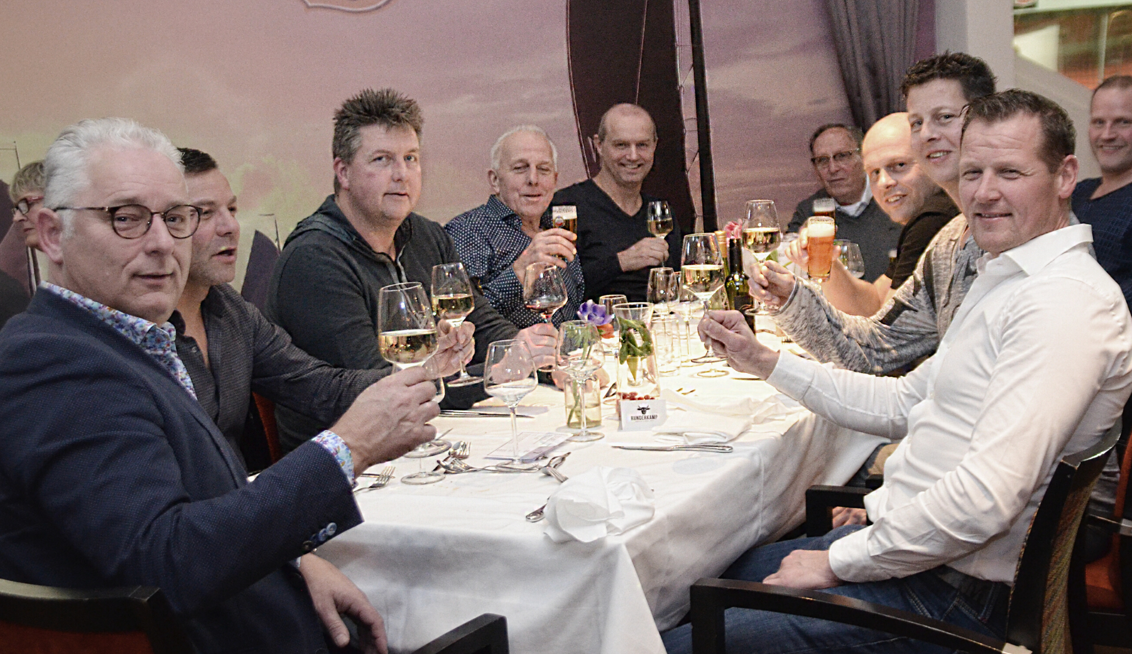 Reserveer je plek in de Runderkamp Lounge voor Helmond Sport-thuis