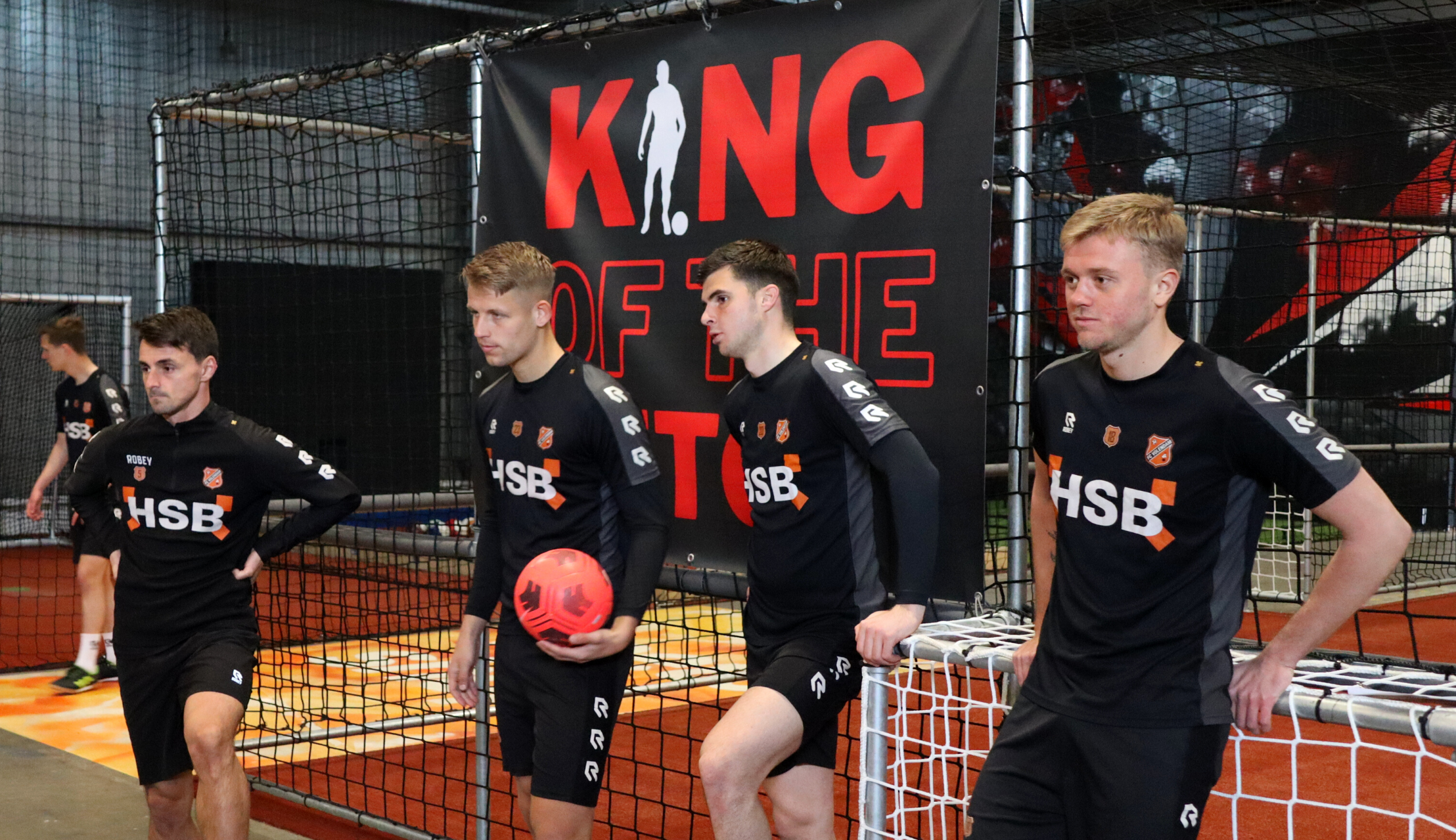 Selectie van FC Volendam op stap naar De Voetbalfabriek