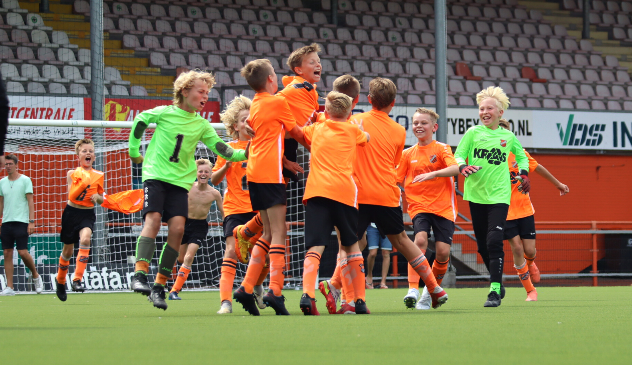 RKAV Volendam en SV Kadoelen winnaars finaledag Albert Heijn Cup 21-22