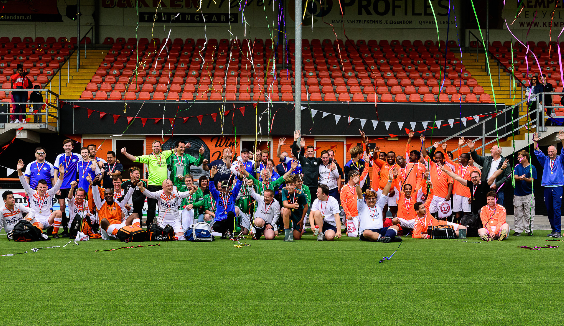 Kras Stadion decor van geslaagde heldendag voor verstandelijk beperkten