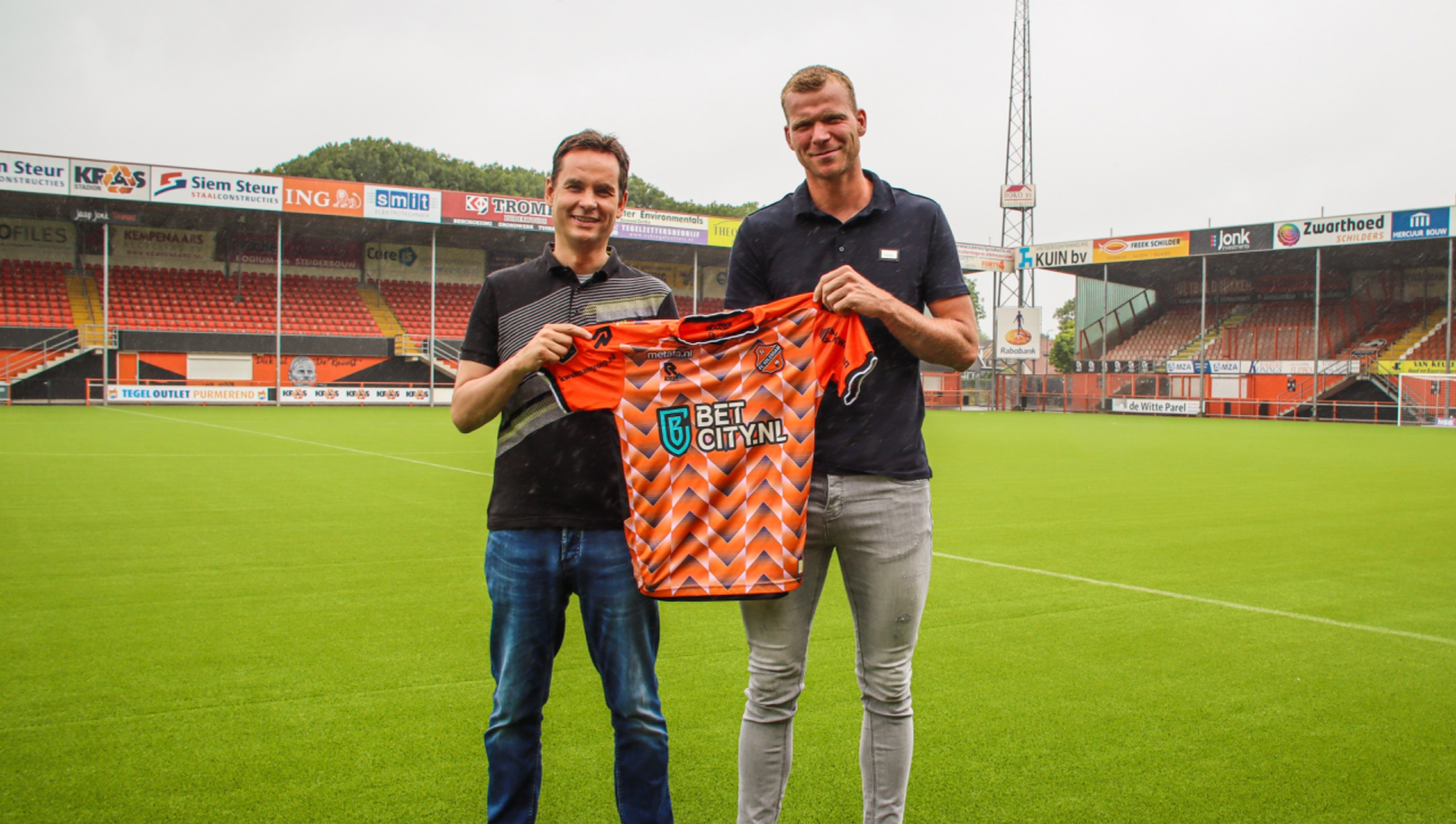 Henk is thuis; spits laat oranjehart spreken en keert terug bij jeugdliefde