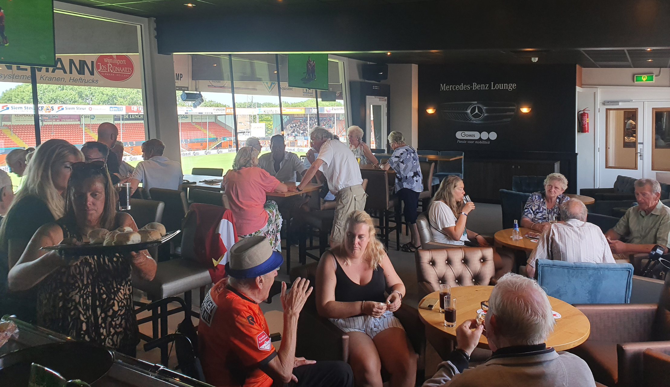 Ouderen hebben dag van hun leven bij FC Volendam