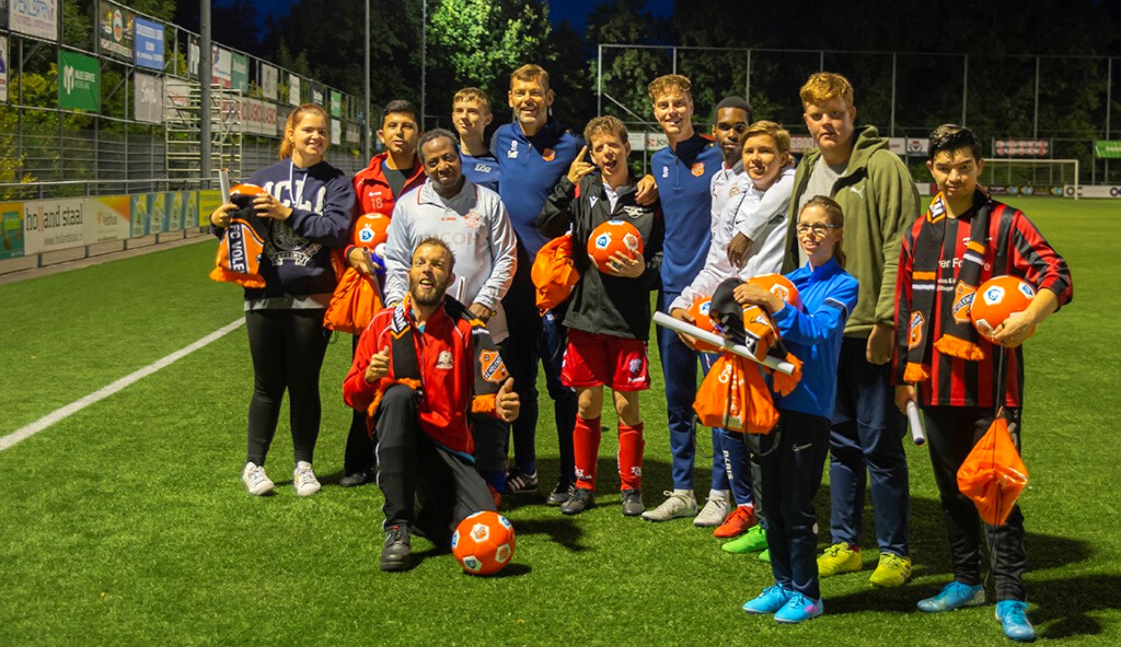 Keeperstrainer Frank van der Geest geeft gasttraining aan G-team Zwaluwen 30