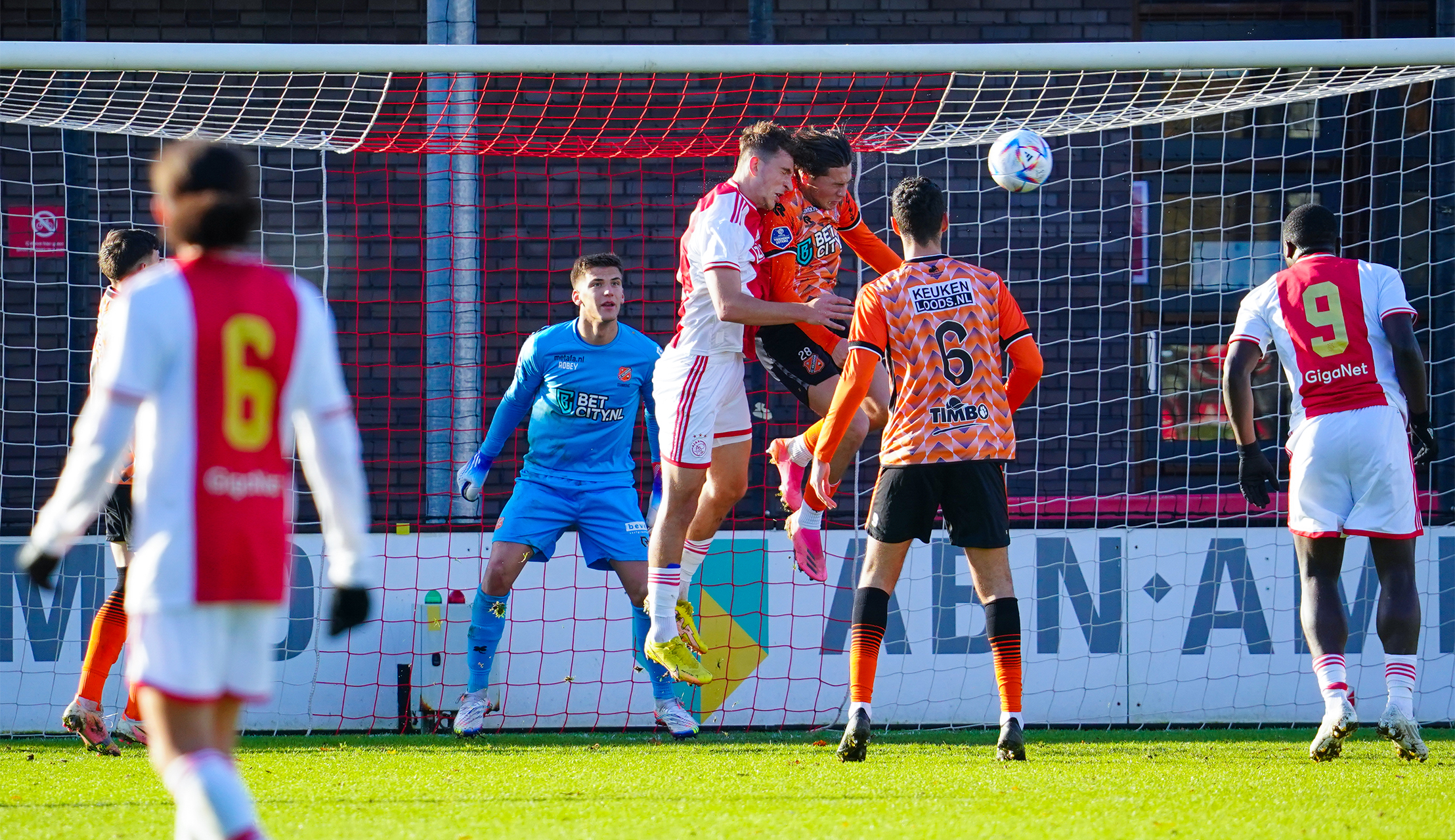 Ajax - FC Volendam: 5 - 4 (0 - 1)