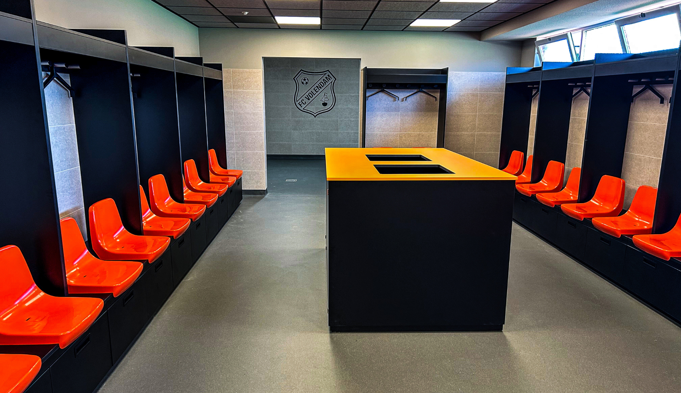 Fraaie upgrade van kleedkamer en dug-outs