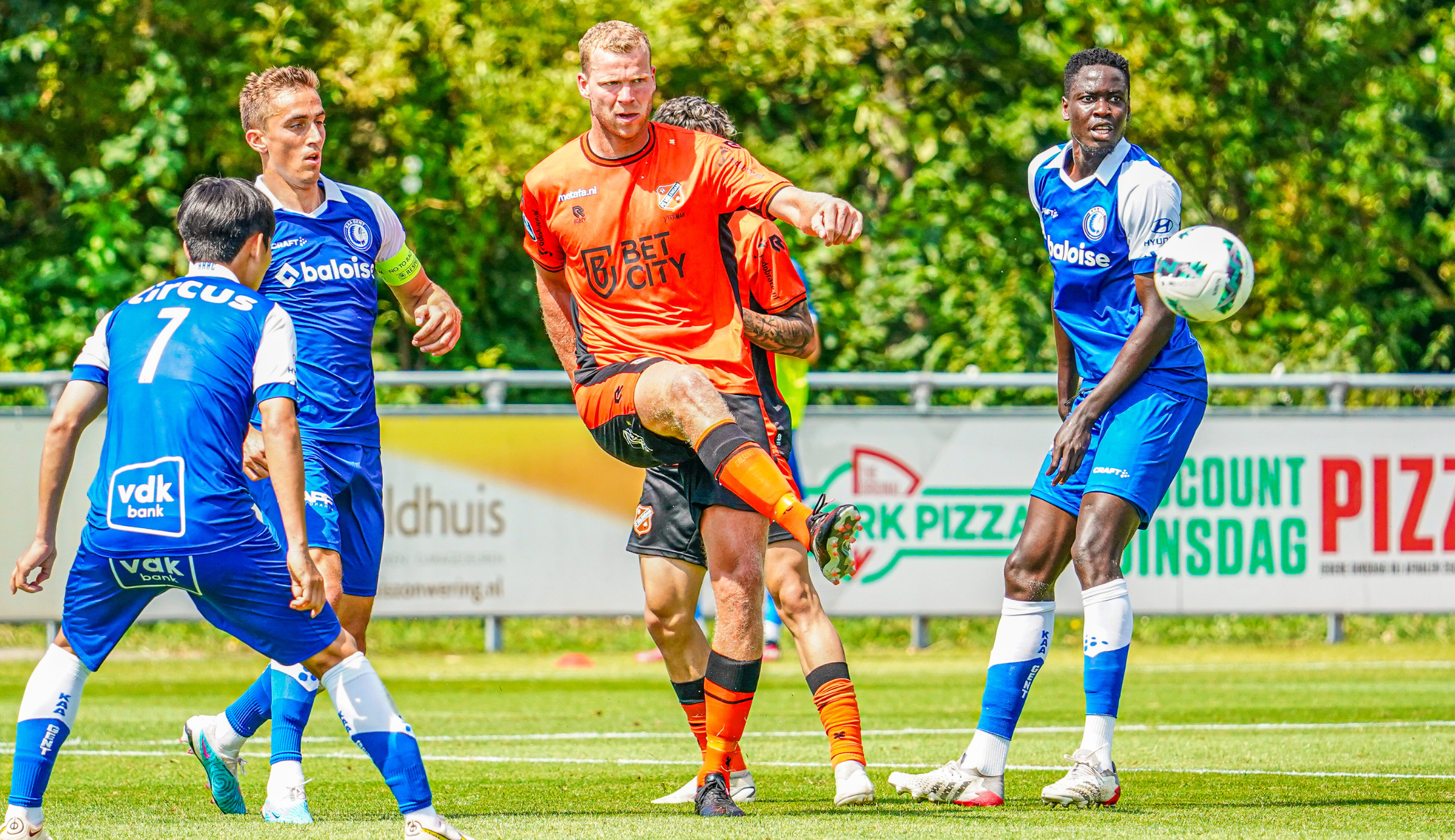 Henk Veerman keert terug en verlengt contract