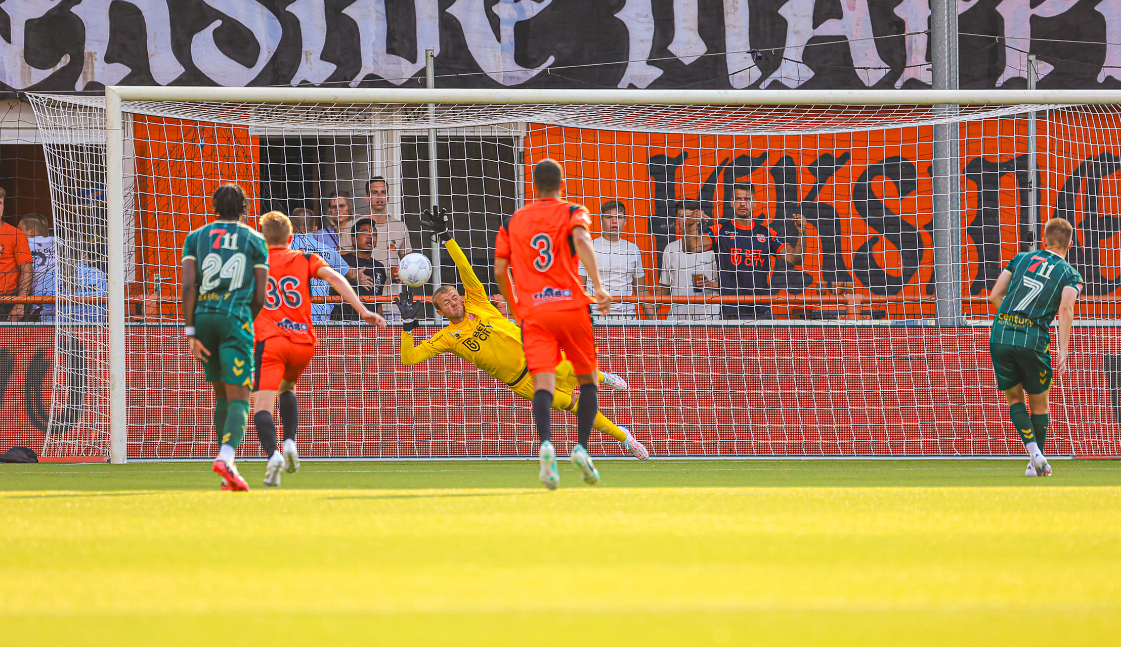 FC Volendam - FC Emmen: 0 - 1 (0 - 0)