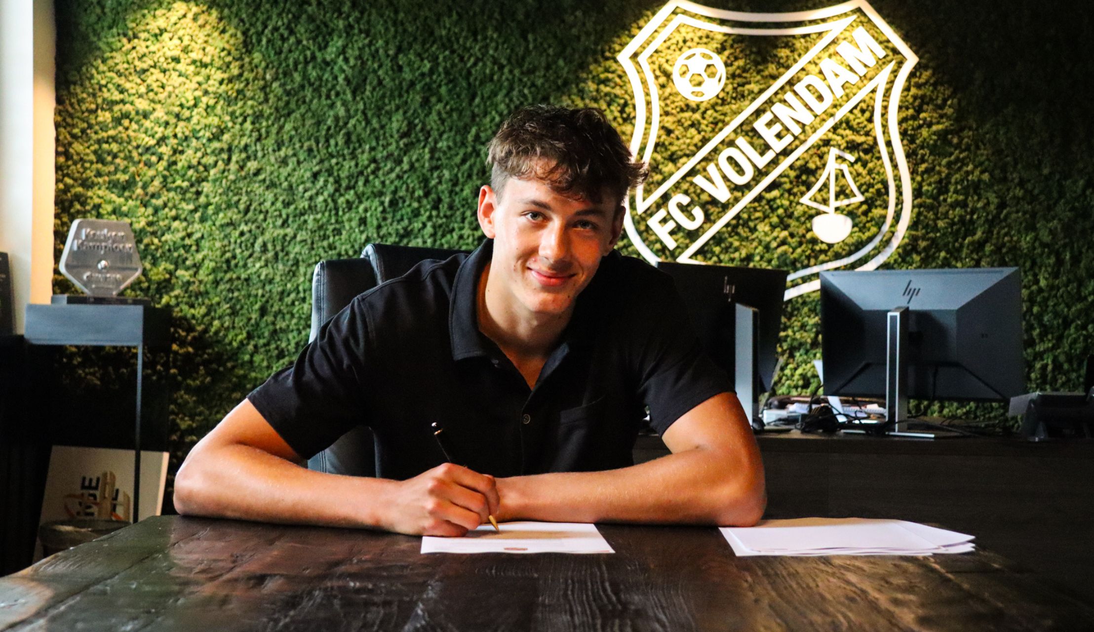 Volendammer Luca Blondeau tekent eerste profcontract