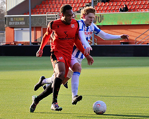 Zijlstra schiet Jong FC Volendam in extremis naar overwinning / Promovendus FC Volendam O19 verliest Divisie-2 debuut