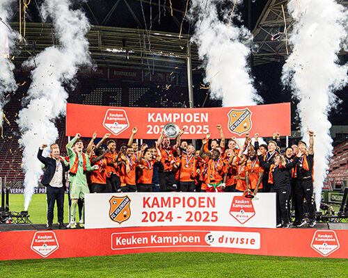 Veerman schiet FC Volendam naar de titel na thriller in Utrecht