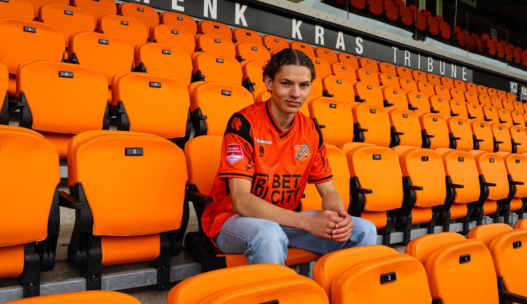 Jeugdproduct Robin van Cruijsen tekent eerste profcontract