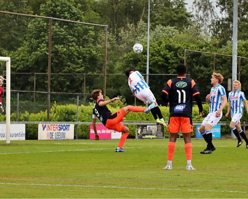 Blondeau redt promotiekansen Jong FC Volendam in bizarre slotfase / FC Volendam O19 verslaat koploper
