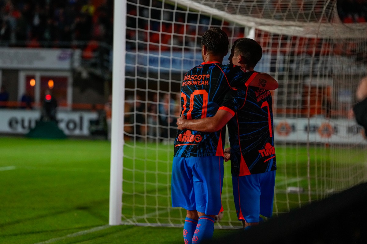 Doodeman viert zijn treffer!