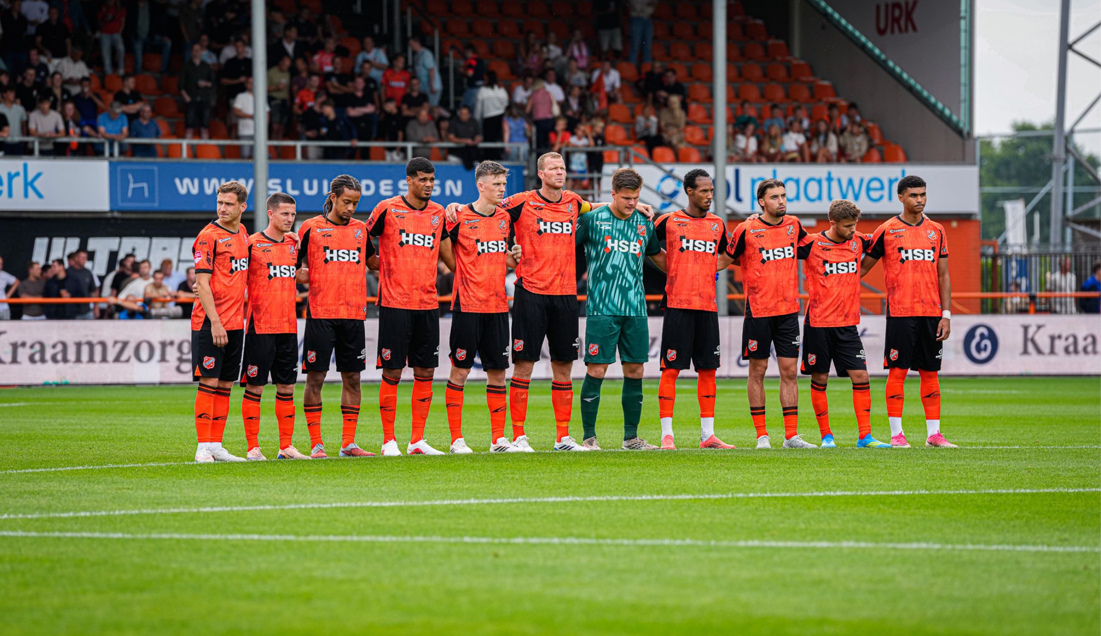 Overledenen op traditionele wijze herdacht voorafgaand aan duel tegen TOP Oss