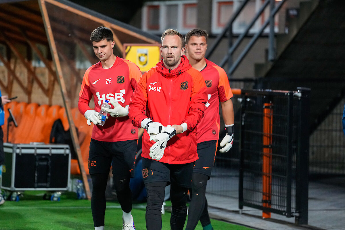 De doelmannen zijn onderweg naar het veld