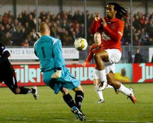 Volendam verliest van hekkesluiter Almere City FC (update foto's)