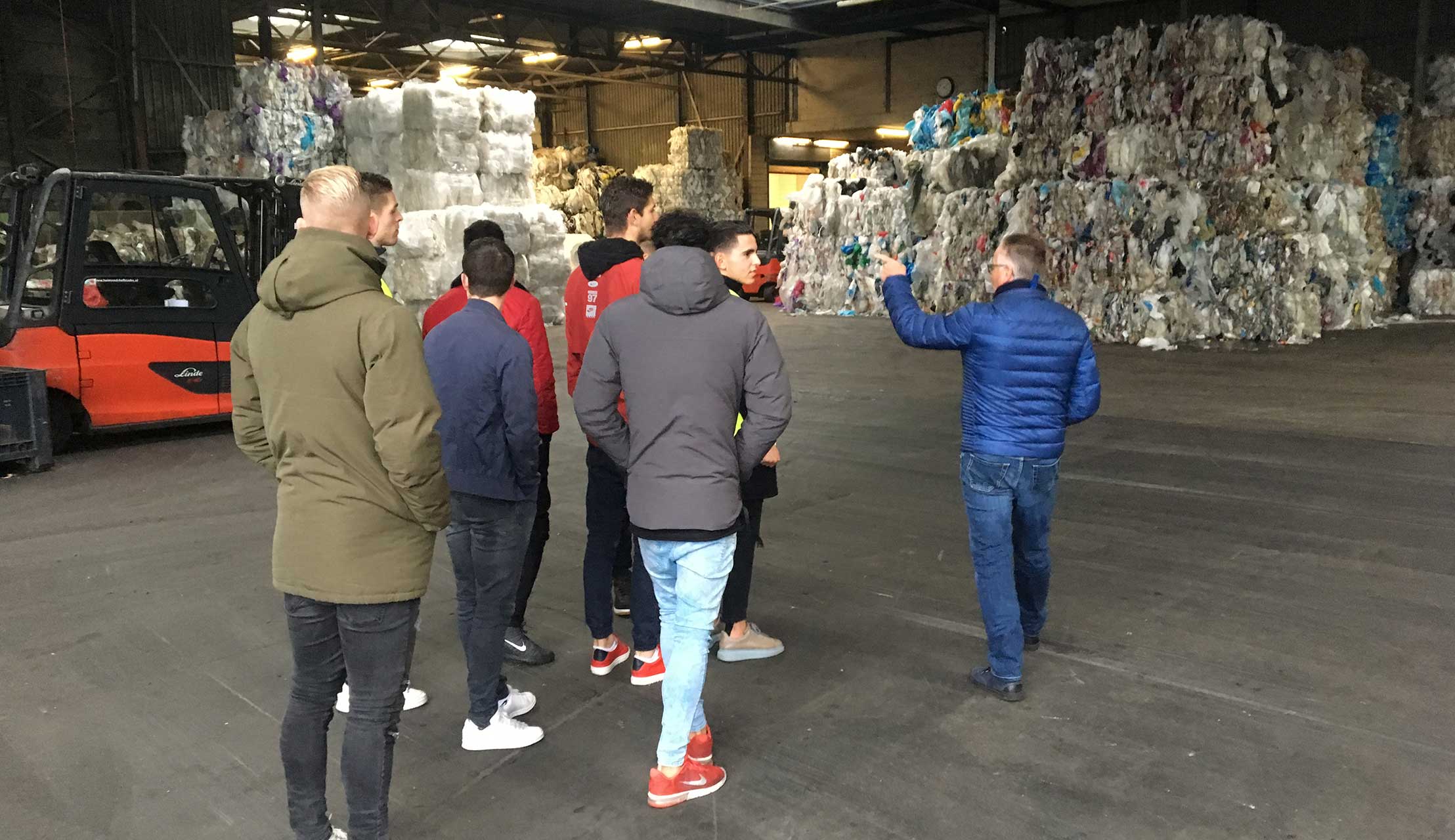 Selectie bezoekt Kras Recycling