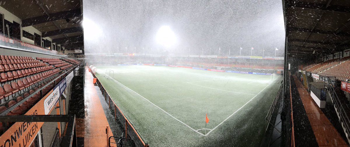 FC Volendam bedankt vrijwilligers voor sneeuwruimen