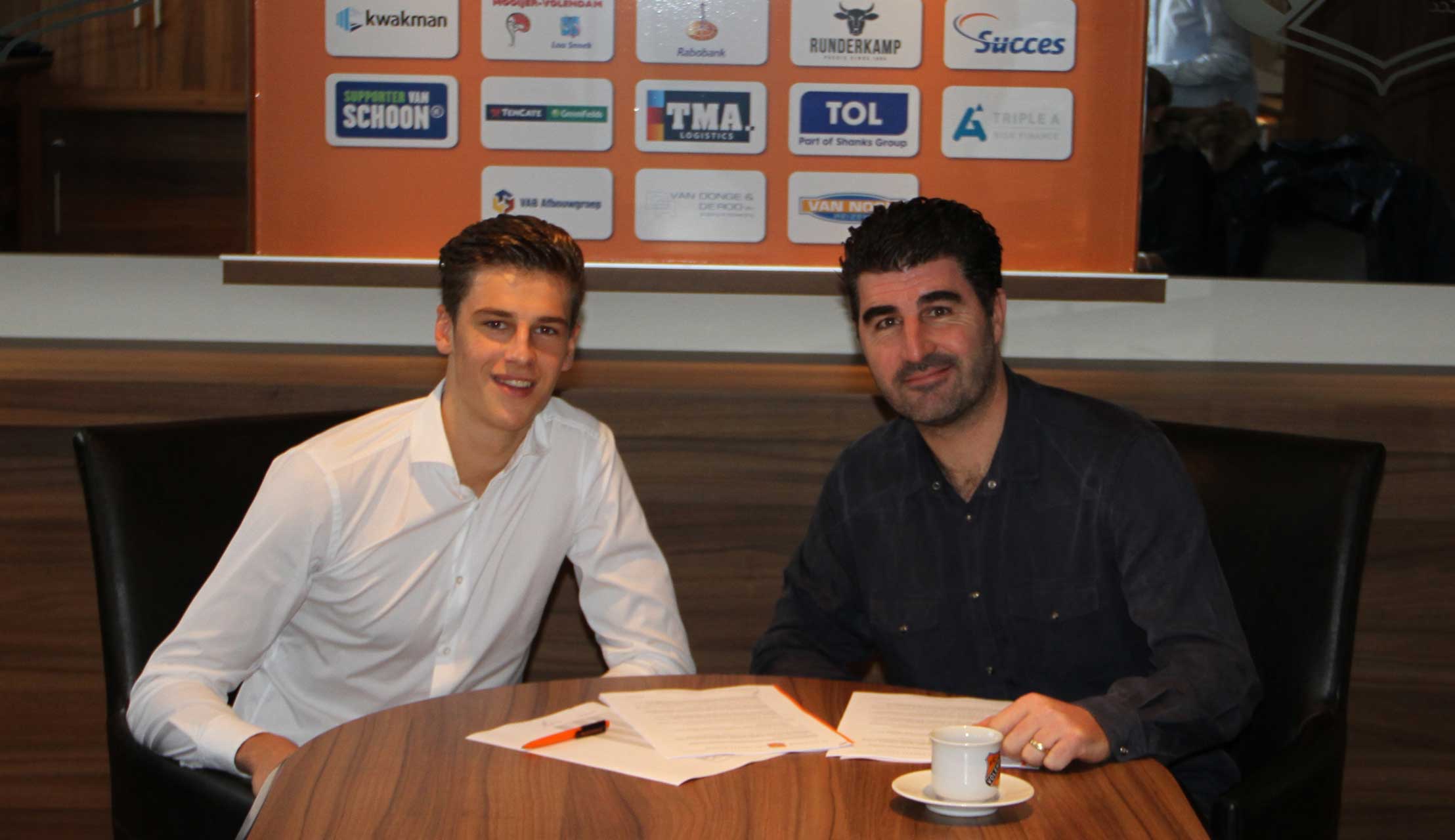 Roy Tol ondertekent eerste profcontract