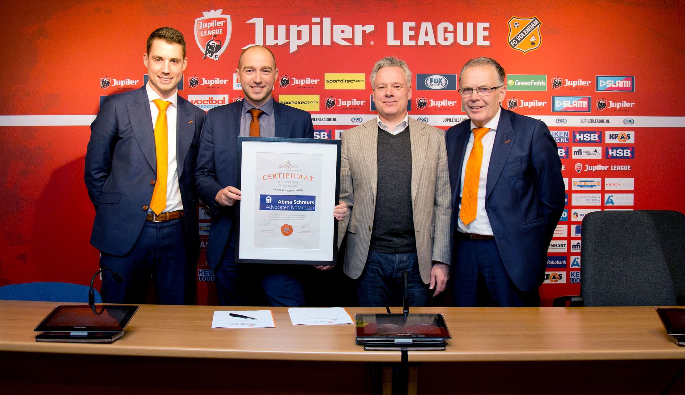 Abma Scheurs tekent sponsorcontract
