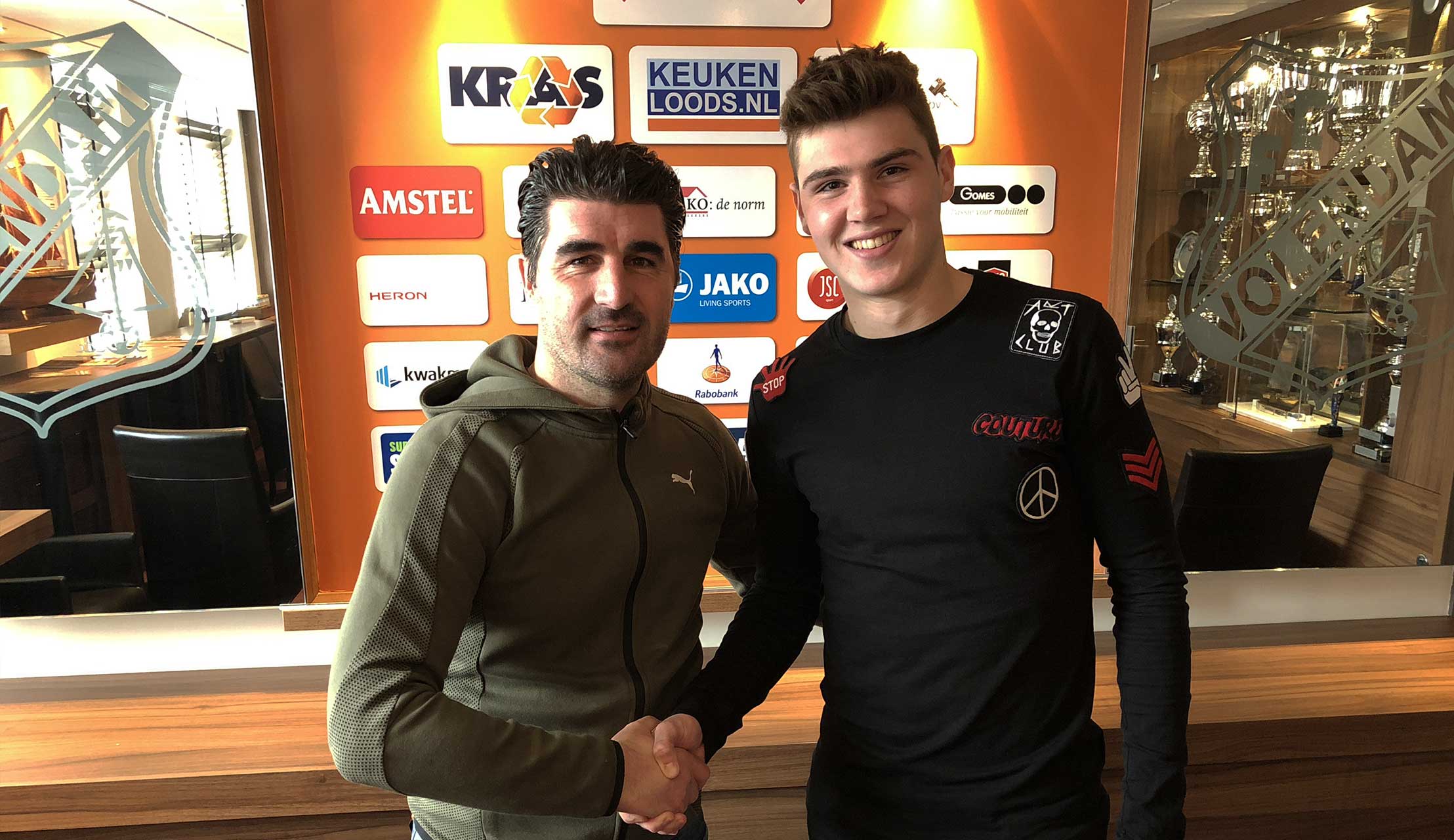 Jari Vlak tekent eerste profcontract