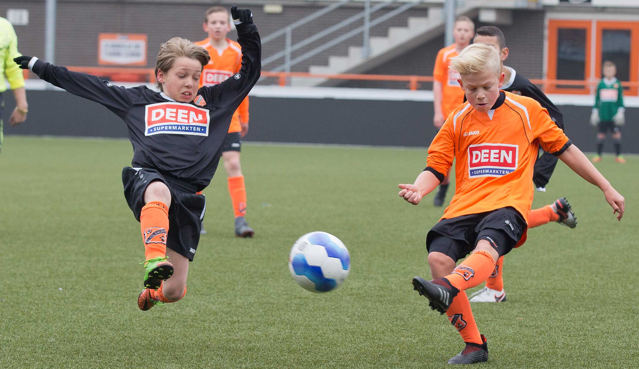 De eerste twee halve finalisten zijn bekend.
