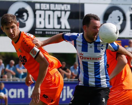 Jong FC Volendam neemt lastige horde en blijft aan kop