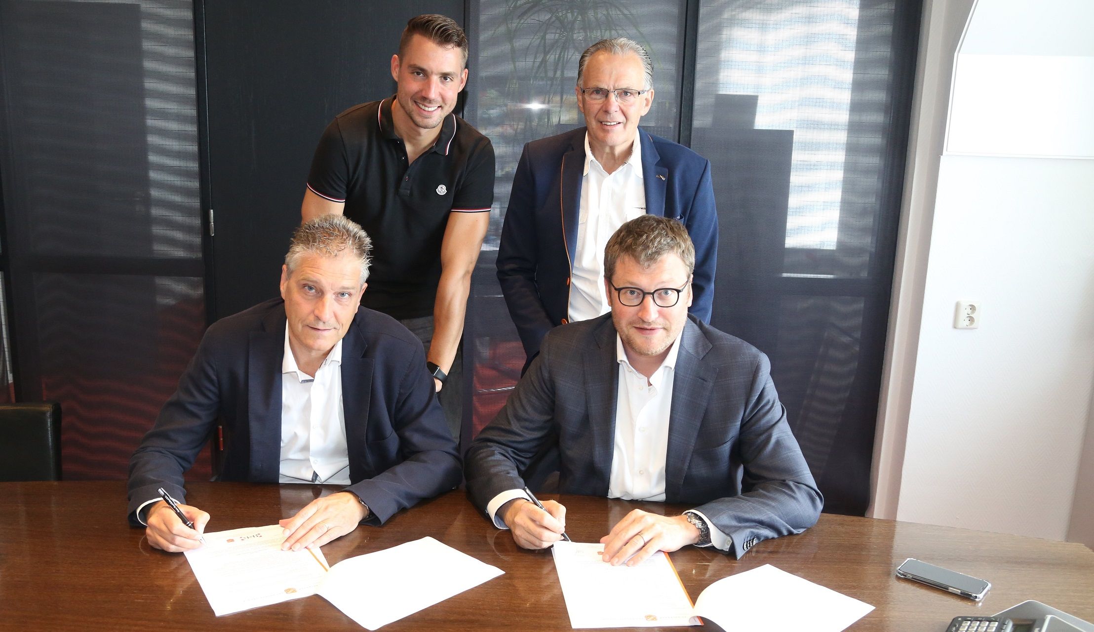 Verlengde hoofdsponsorovereenkomst HSB met FC Volendam officieel een feit