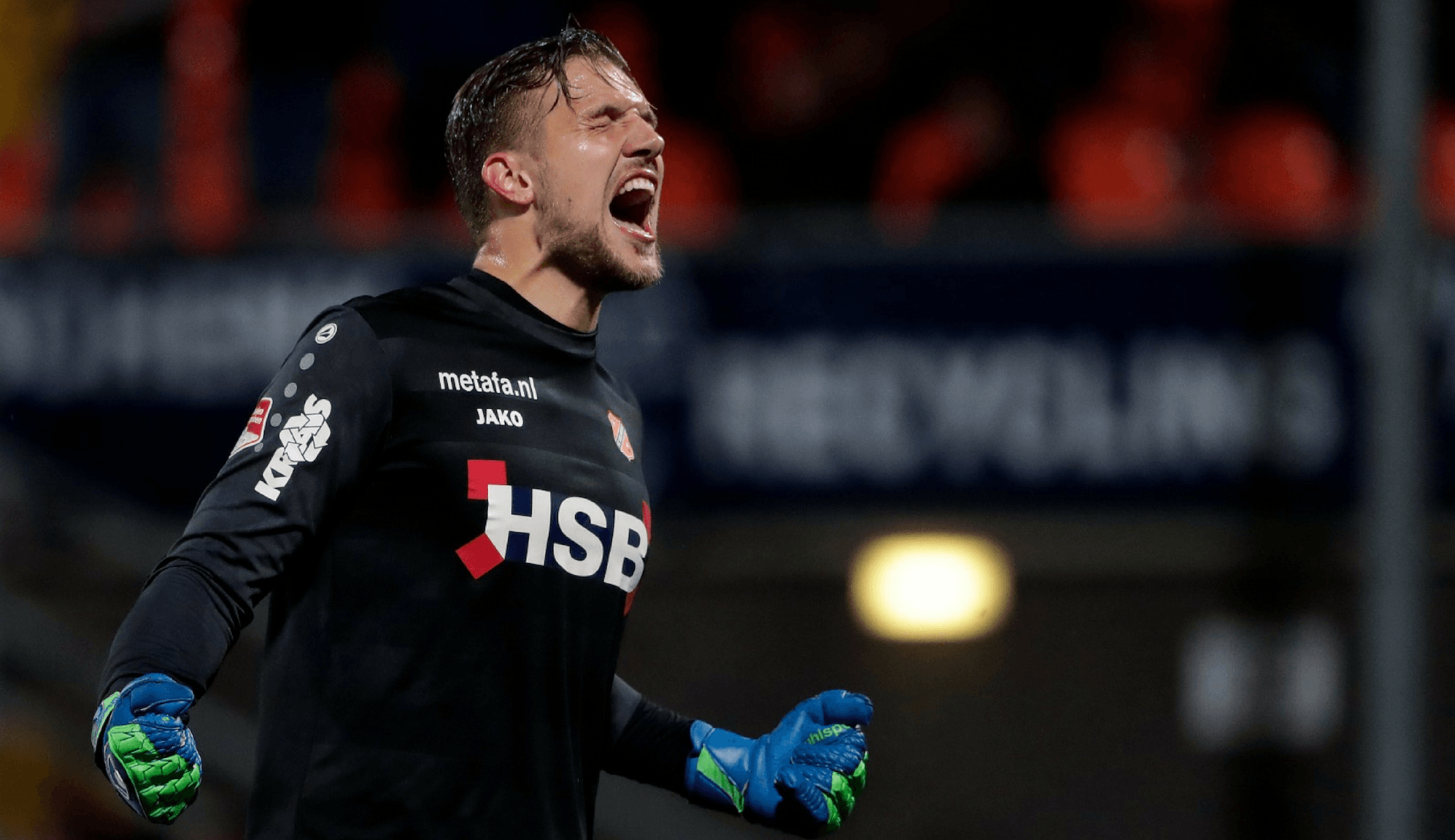 Mitchel Michaelis loopt blessure op aan het gezicht