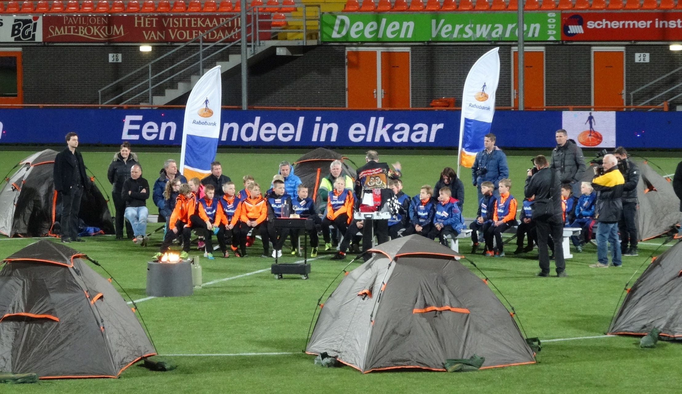 Slaap jij 3 mei op de middenstip van FC Volendam?
