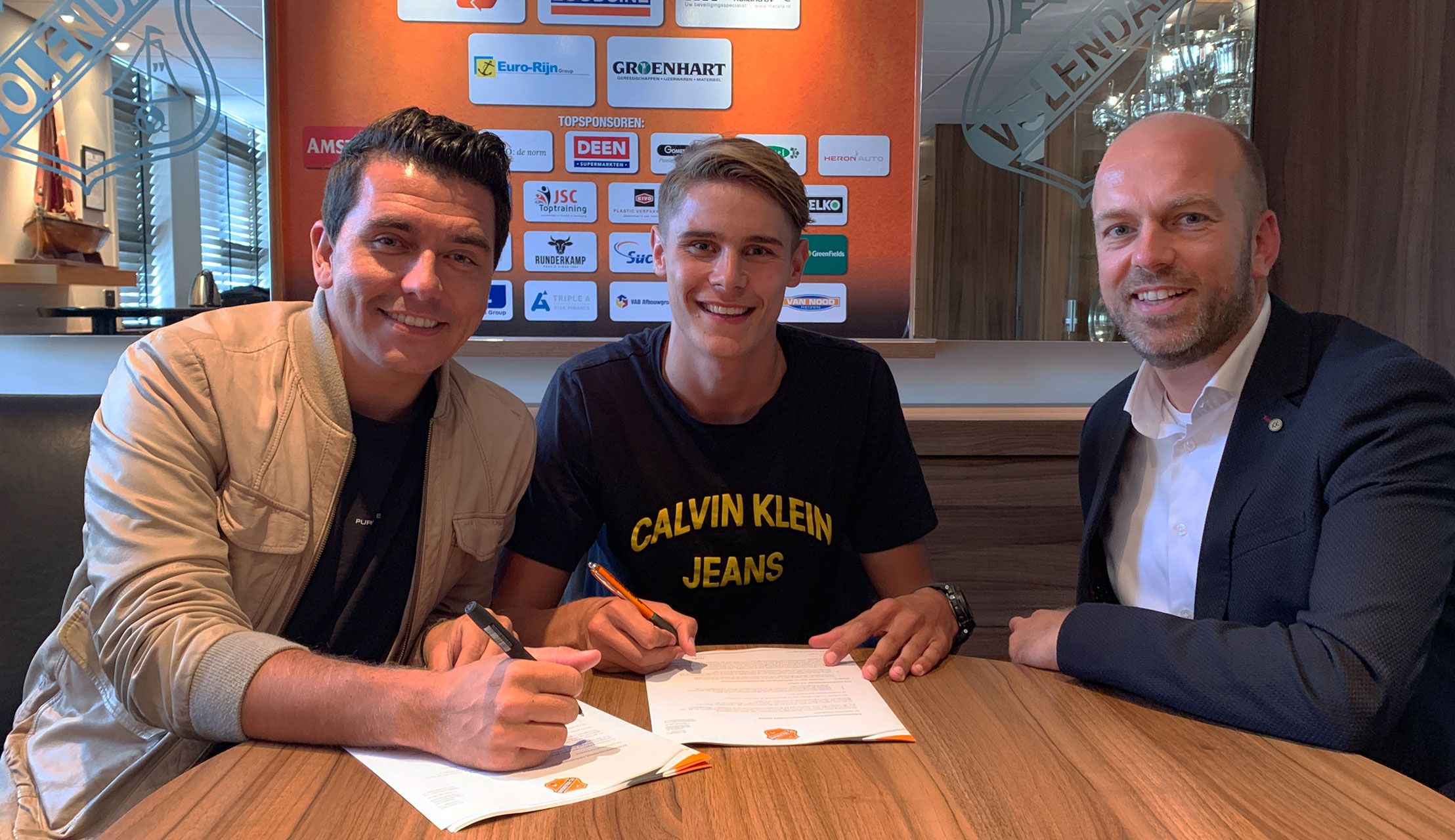 Micky van de Ven tekent eerste profcontract